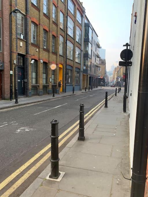 1 Bed Flat With View Of Vibrant Hoxton Square Londra