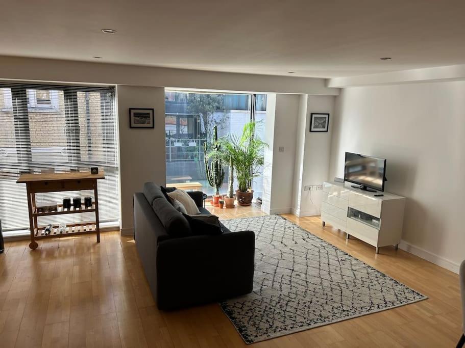 1 Bed Flat With View Of Vibrant Hoxton Square Appartamento *